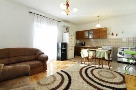 Apartment Leona Сень Екстер'єр фото